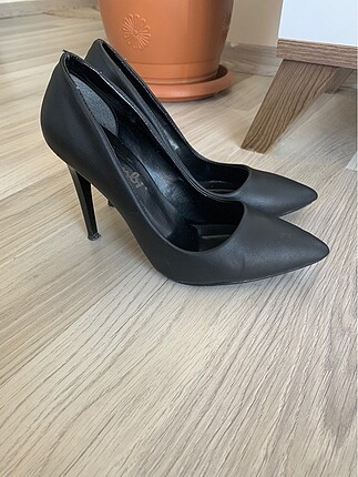 37 Beden siyah Renk Stiletto