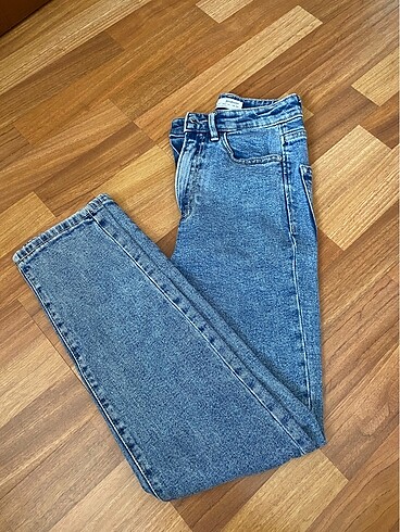 Stradivarius Mom Slim Jean