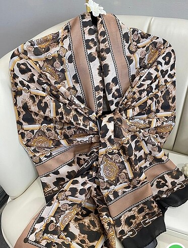 Leopar desenli şal