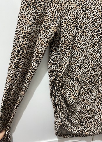 Kahverengi Yılan Desenli Balıkçı Yaka Bluz - Görsel 2