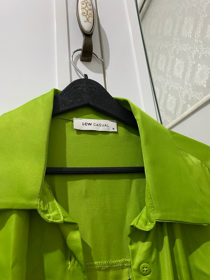 Fıstık Yeşili Saten Gömlek Kadın - Görsel 2