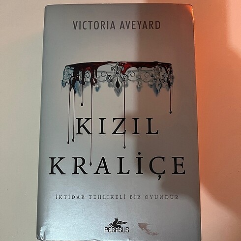 Kızıl Kraliçe - Victoria Aveyard