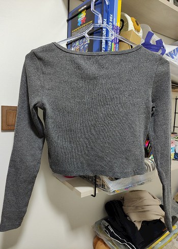 Gri Baskı Detaylı Crop Uzun Kollu Bluz - Görsel 3