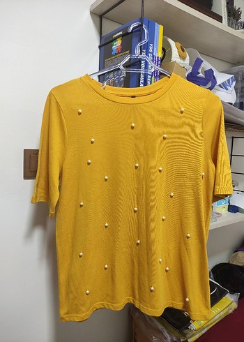 Sarı İnci Nakışlı Kısa Kollu Kadın Tişört - Görsel 2