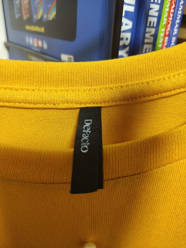 Sarı İnci Nakışlı Kısa Kollu Kadın Tişört - Görsel 3