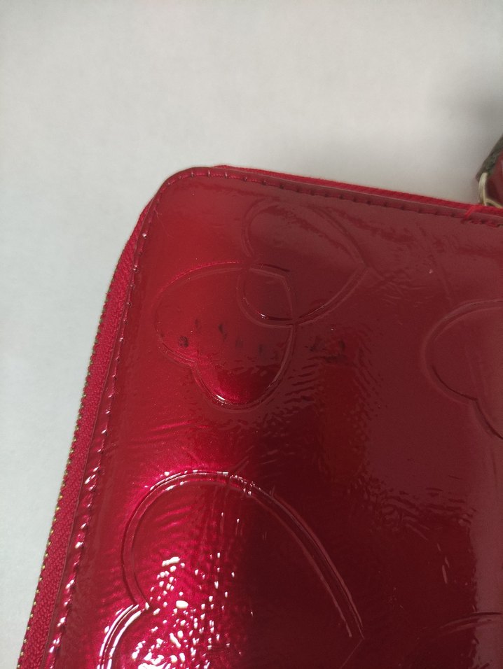 Parlak Kırmızı Kalp Nakışlı Kalp Charmlı Kadın Cüzdanı - Görsel 5