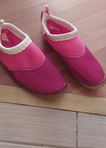 34 Beden Pembe Kız Çocuk Deniz Ayakkabısı