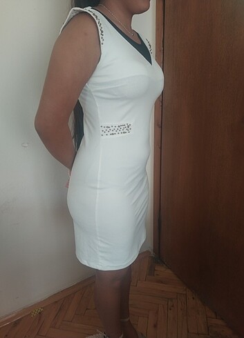Şık beyaz mini elbise 