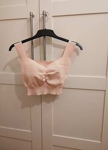 Pembe büstiyer