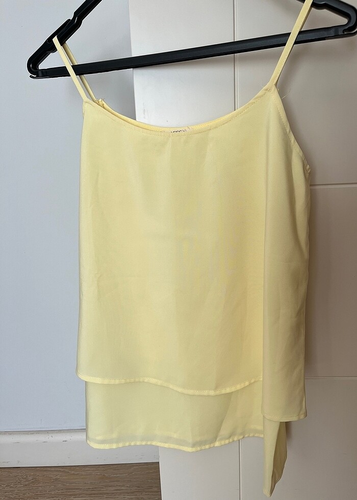 sarı ince askılı bluz - Görsel 2