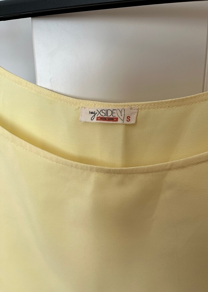 sarı ince askılı bluz - Görsel 3