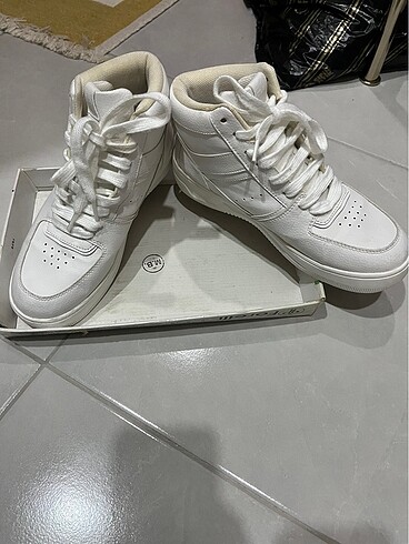 Beyaz sneaker