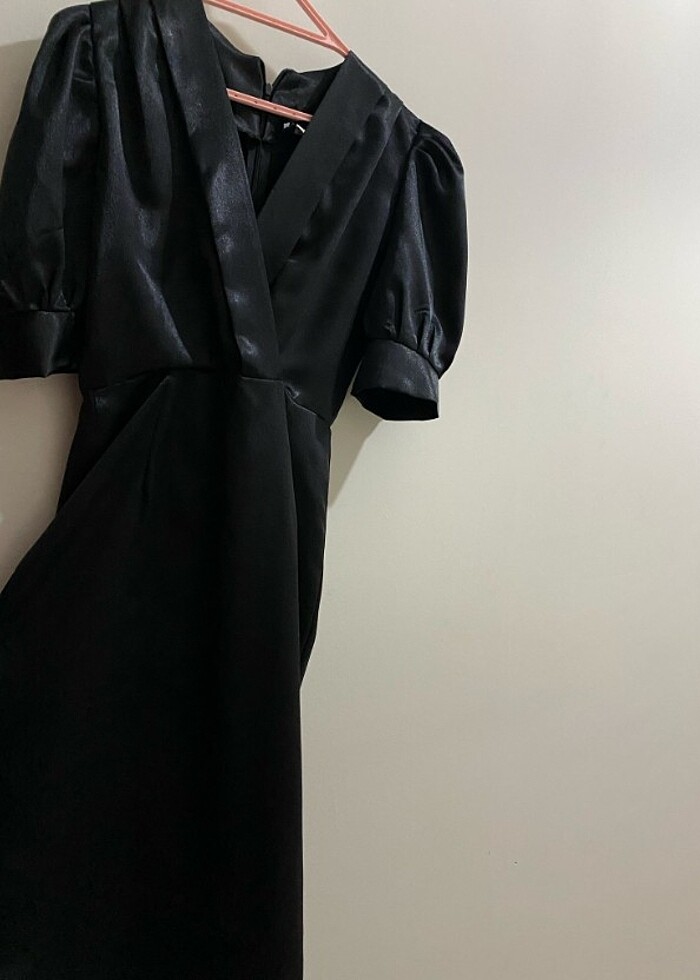 Siyah Saten Elbisel - Görsel 3