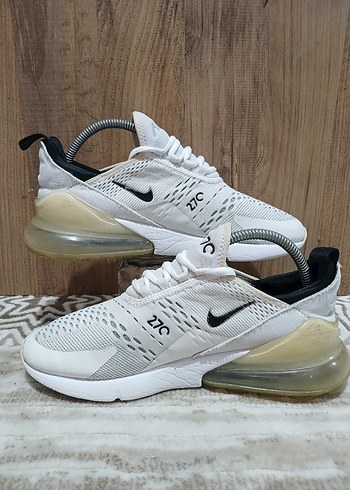 42 Beden Nike air270