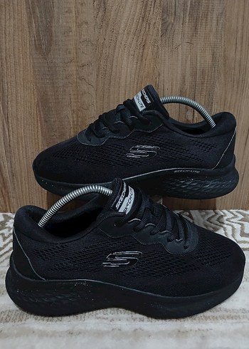 skechers 42