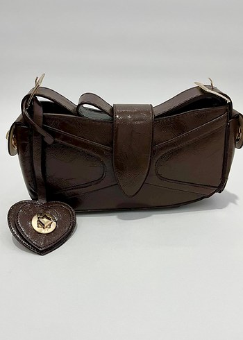  Beden Kalp charm detaylı Kahverengi Deri Kadın Çanta