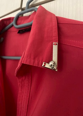 Kısa Kollu Kırmızı Düğmeli Kadın Gömlek - Görsel 4