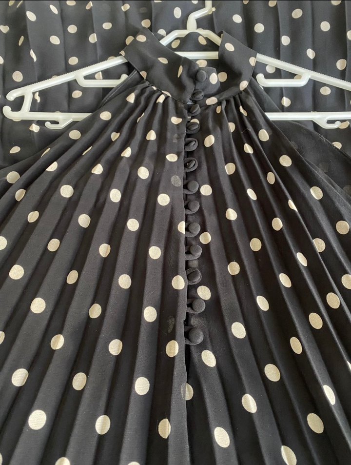 Puantiye Desenli Siyah Uzun Piliseli Elbise - Görsel 5