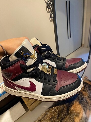 Nike Air Jordan 1 Mid SE Black Dark Beetroot