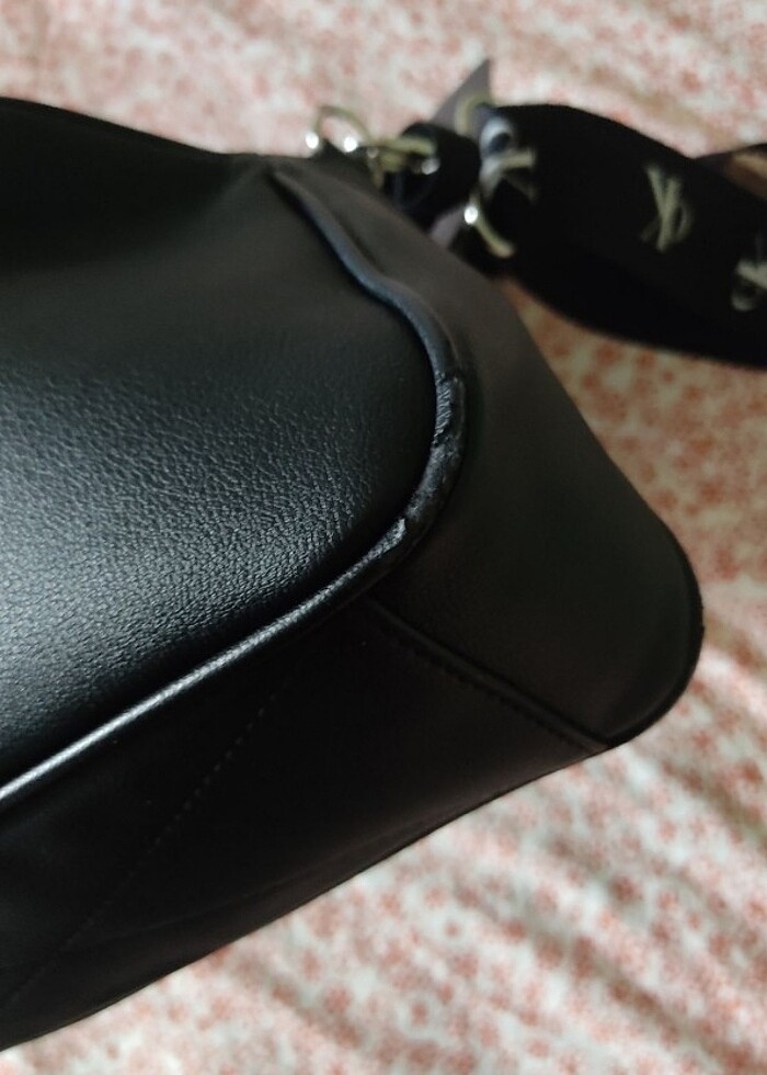 Calvin Klein Siyah askısı yazılı çanta  - Görsel 3