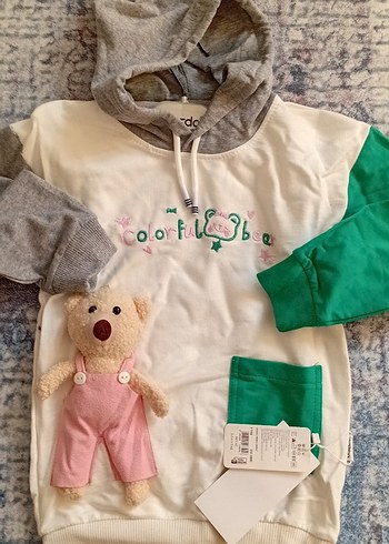 Kız Çocuk Renkli Baskılı Kapüşonlu Oyuncakli Sweatshirt