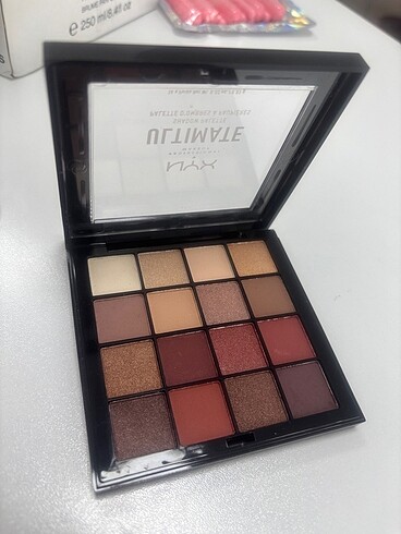 Beden Nyx Ultimate Far Paleti