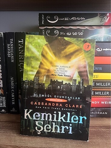 Kemikler Şehri Kitap