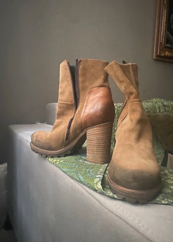 Kahverengi Süet
Topuklu Kadın Bot 38 - Görsel 2