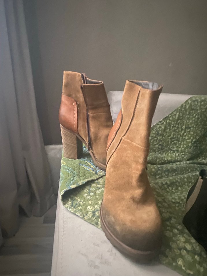 Kahverengi Süet
Topuklu Kadın Bot 38 - Görsel 3