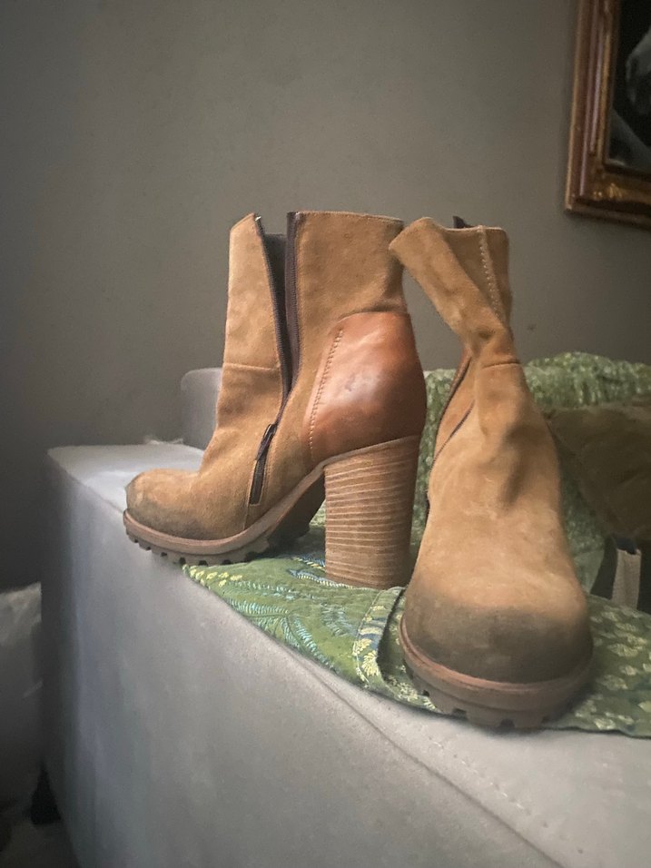 Kahverengi Süet
Topuklu Kadın Bot 38 - Görsel 2