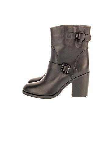 Nine West Bot %70 İndirimli.