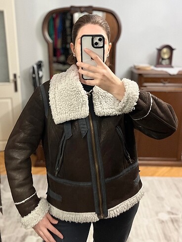 İçi yakası kürklü kısa deri biker kaban oversize mango