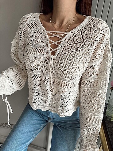 Zara Ekru kolları önü bağcıklı örgü delikli arujlu bluz triko