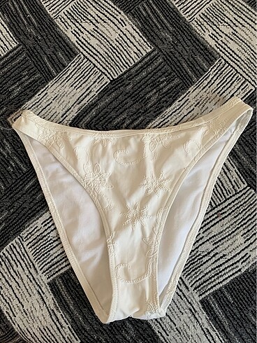Beyaz bikini altı