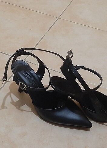 38 Beden siyah Renk Kemerli tokali ince topuklu ayakkabı