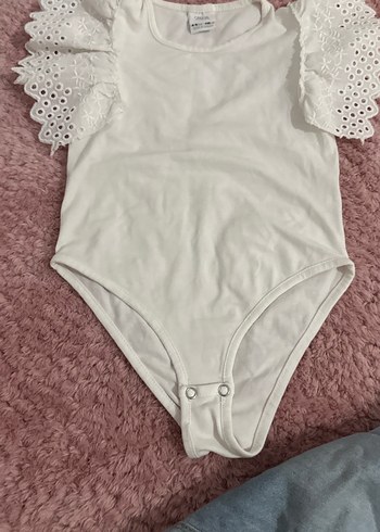 5 Yaş Beden Nakışlı Beyaz Dantelli Denim Kız Eteği