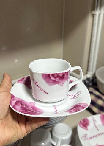 Beden beyaz Renk 12 kişilik Gül Desenli porselen.