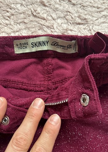 Kız Çocuk Bordo Parlak Dar Kesim Pantolon - Görsel 3