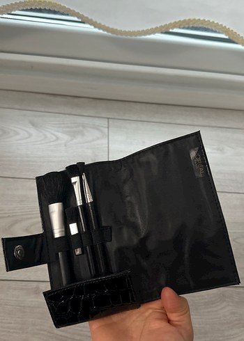 Loreal makyaj fırca seti Siyah Yılan Derisi Desenli çanta icinde - Görsel 2