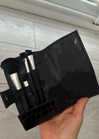 Loreal makyaj fırca seti Siyah Yılan Derisi Desenli çanta icinde - Görsel 6