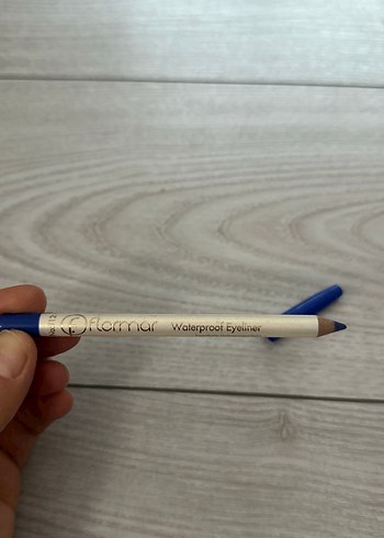 1 flormar, 2 Essence Beyaz ve Canlı Renkli Göz Kalemleri - Görsel 2