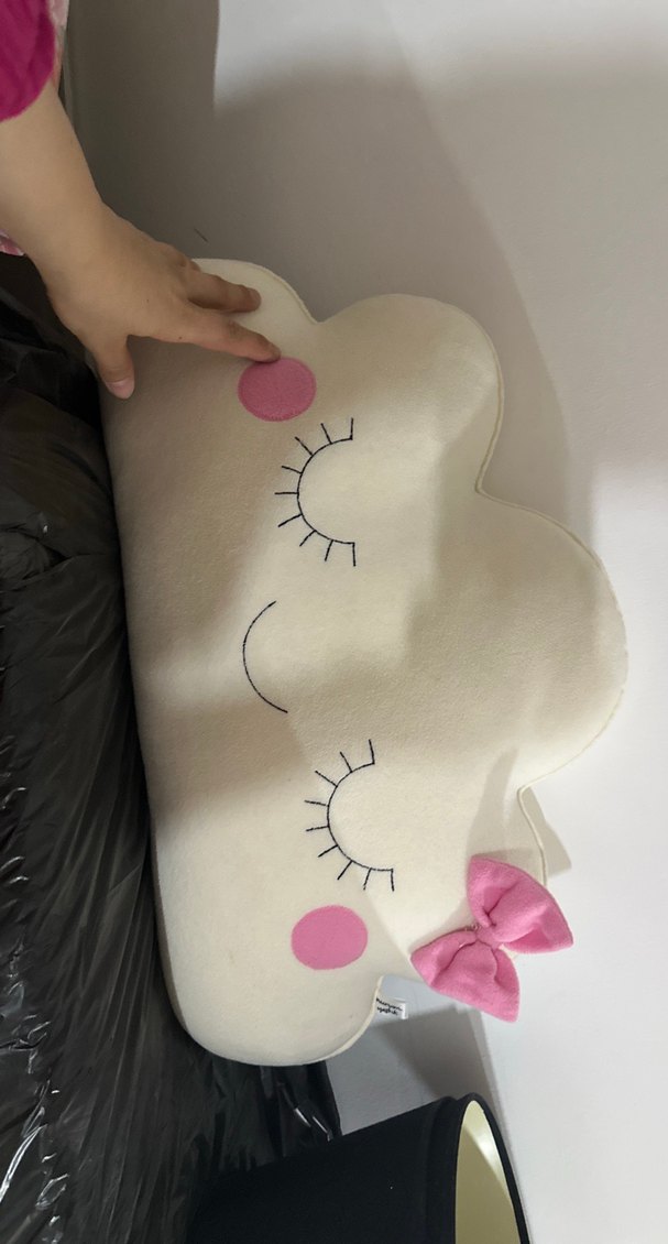 Beyaz Bulut Desenli Çocuk Yastığı - Görsel 3