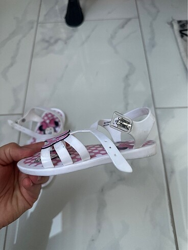 25 Beden beyaz Renk Minnie mouslu sandalet