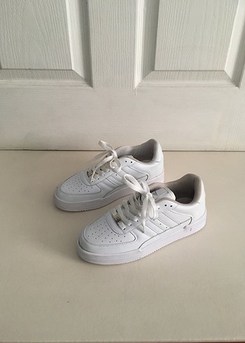 Beyaz Spor Ayakkabı - Görsel 2