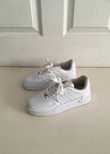 Beyaz Spor Ayakkabı - Görsel 3