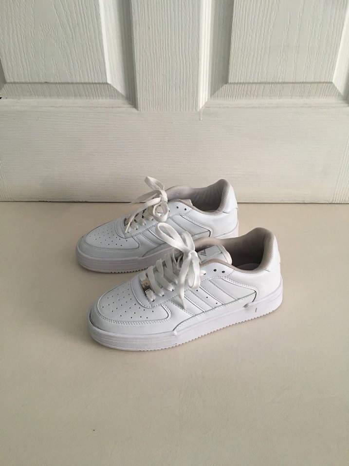 Beyaz Spor Ayakkabı - Görsel 3