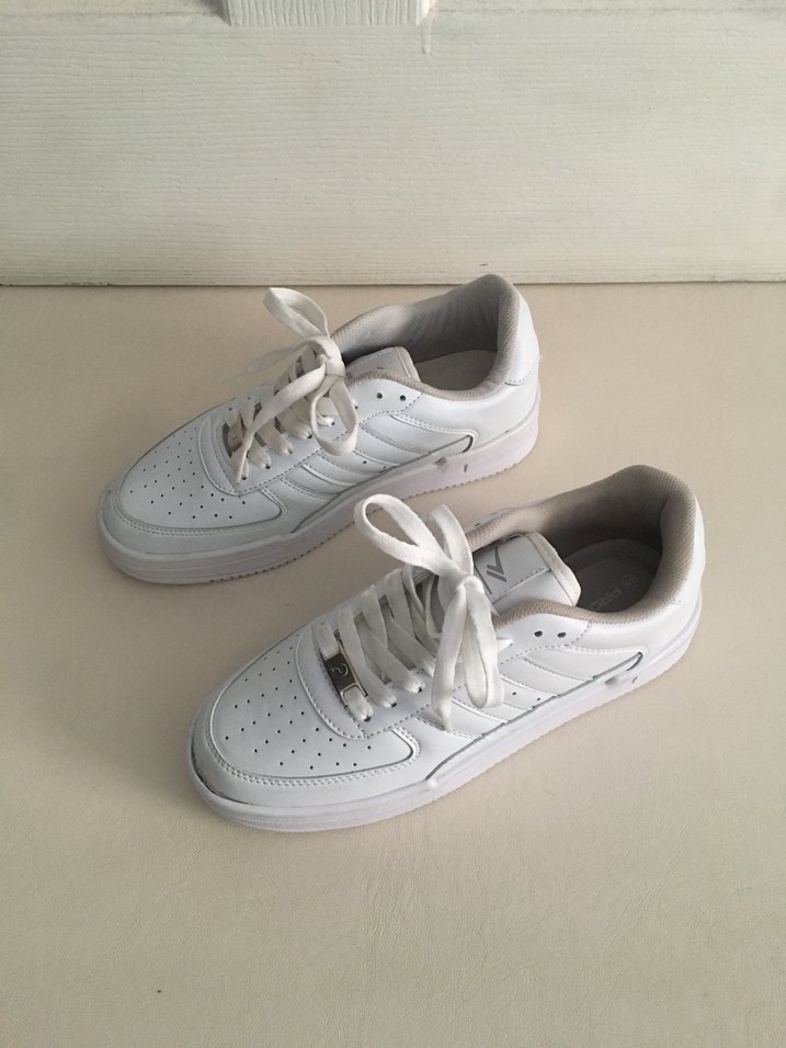 Beyaz Spor Ayakkabı - Görsel 4