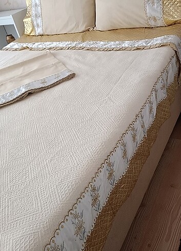 Pike takımı çift kişilik. Yenidir sıfır üründür . Yatak örtüsü o