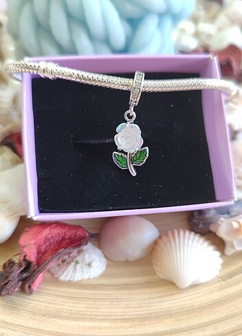 Sallantılı Beyaz Gül Charm