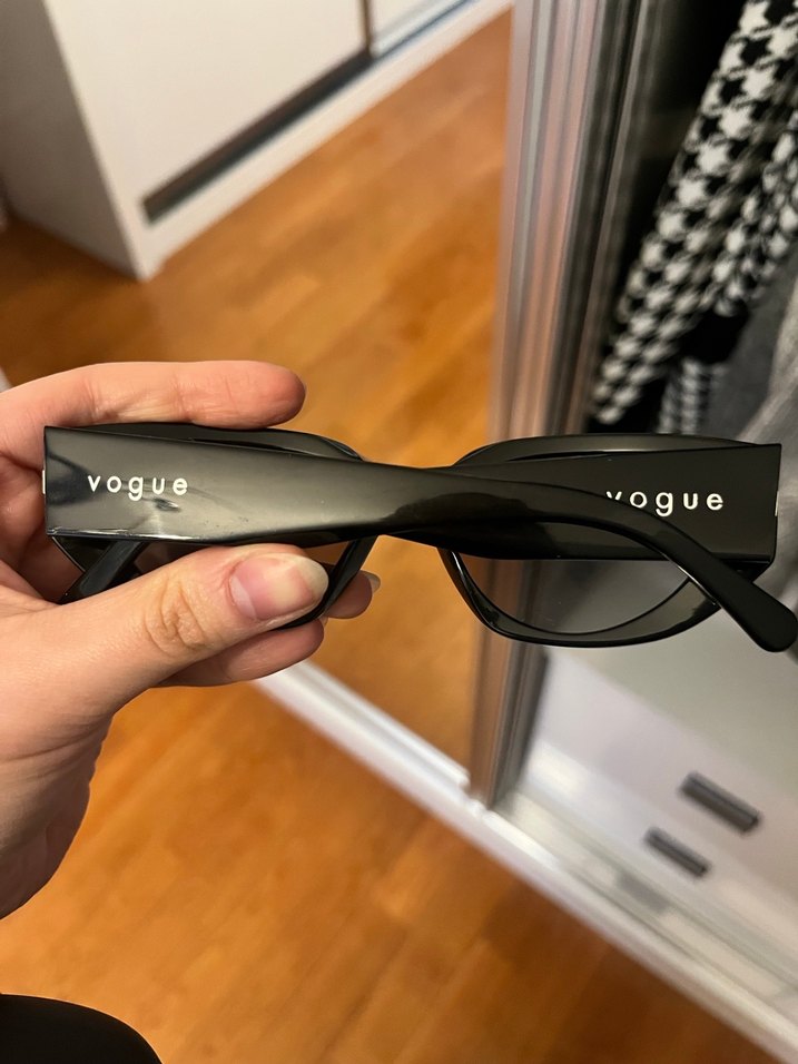 Vogue Siyah Minimalist Kadın Güneş Gözlüğü - Görsel 4